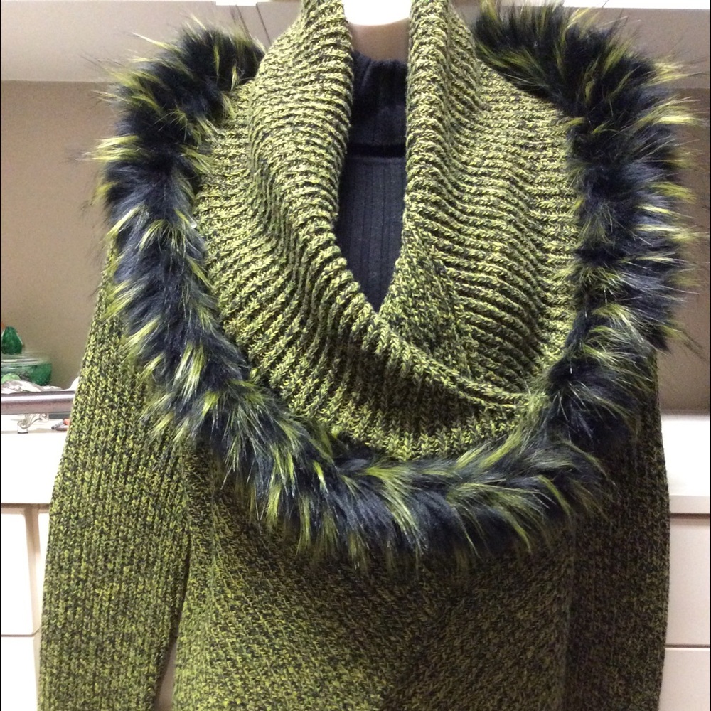 Sweater - Picture 2 of 4